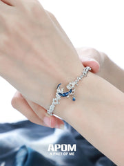 กำไลข้อมือ Indigo Curve ชุบแพลตตินัม 18k สีน้ำเงินเข้มลายพระจันทร์ Bracelets™