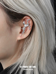 ต่างหูแบบเจาะหูทรงหางปลาเคลือบแพลทินัม 18k Aqua Fragments™
