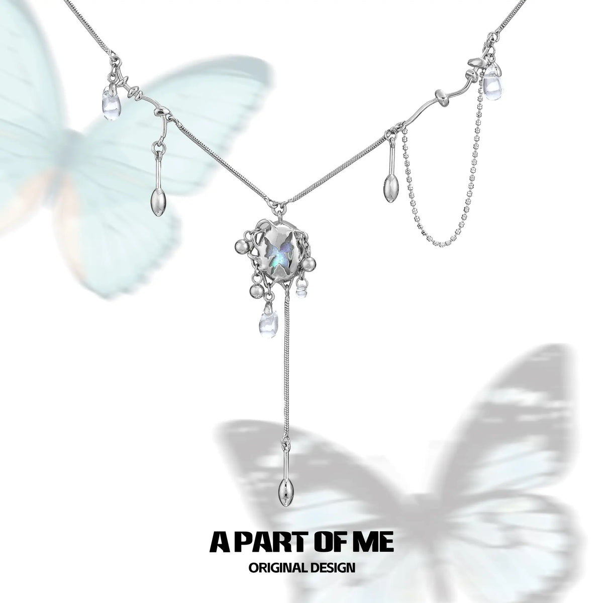 Beyond the Cocoon สร้อยคอหินพระจันทร์ผีเสื้อเคลือบแพลตตินัม 18k™