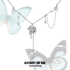 Beyond the Cocoon สร้อยคอหินพระจันทร์ผีเสื้อเคลือบแพลตตินัม 18k™