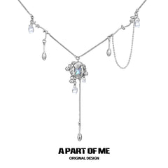 Beyond the Cocoon สร้อยคอหินพระจันทร์ผีเสื้อเคลือบแพลตตินัม 18k™