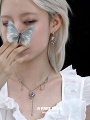 Beyond the Cocoon สร้อยคอหินพระจันทร์ผีเสื้อเคลือบแพลตตินัม 18k™
