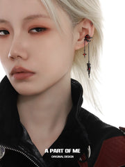 ต่างหูแบบหนีบ Dark Crows Red Moissanite ชุบทองคำดำ 18K ดีไซน์สวยงามแบบ Dark Aesthetic Ear Clips™