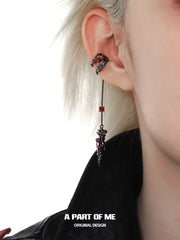 ต่างหูแบบหนีบ Dark Crows Red Moissanite ชุบทองคำดำ 18K ดีไซน์สวยงามแบบ Dark Aesthetic Ear Clips™