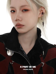 ต่างหูแบบหนีบ Dark Crows Red Moissanite ชุบทองคำดำ 18K ดีไซน์สวยงามแบบ Dark Aesthetic Ear Clips™