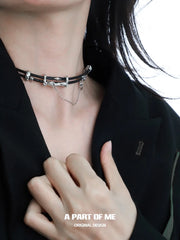 다크 매터 18K 플래티넘 도금 가죽 초커 목걸이™