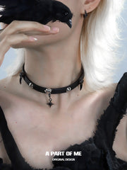 สร้อยคอหนังรูปไม้กางเขน Raven Cross เคลือบแพลตตินัม 18K ของ Dark Crows™