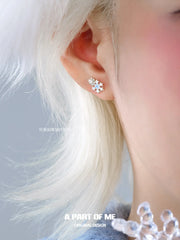 Hello Winter 925 Sterling Silver Snowflake Rabbit Asymmetrical Stud Earrings™