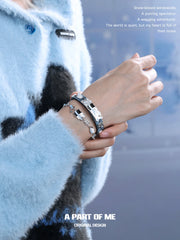 Hello Winter Platinum-Plated Black Kitten and White Puppy Pull-Adjustable Bracelet™