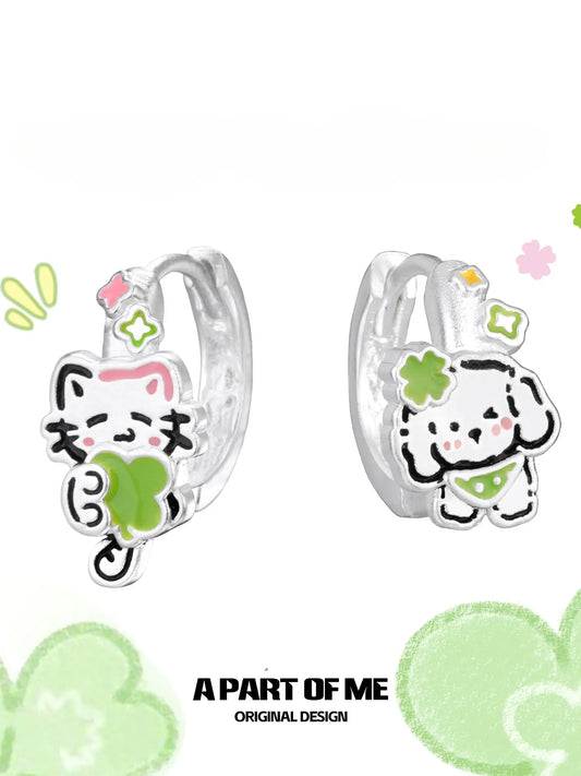 ต่างหูรูปลูกแมวและลูกสุนัขชุบแพลทินัม 18K Lucky Clover™