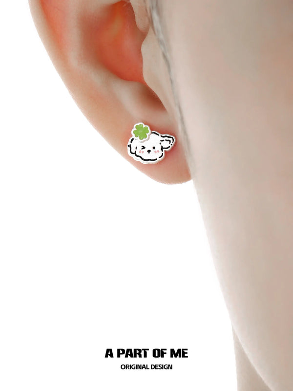 럭키 클로버 18K 플래티넘 도금 새끼 고양이 &amp; 강아지 스터드 귀걸이™