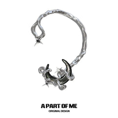 MYTH OF THE MOON ต่างหูแบบเกี่ยวหูชุบแพลทินัม 18K Ear Clips™