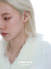 MYTH OF THE MOON 18K 플래티넘 도금 이어후크 니들 피어싱 귀걸이 화이트™