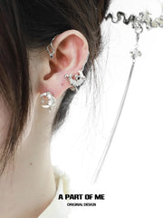 ต่างหูสตั๊ดเปลือกหอยเสี้ยวไม่สมมาตรชุบแพลทินัม 18K MYTH OF THE MOON S925™