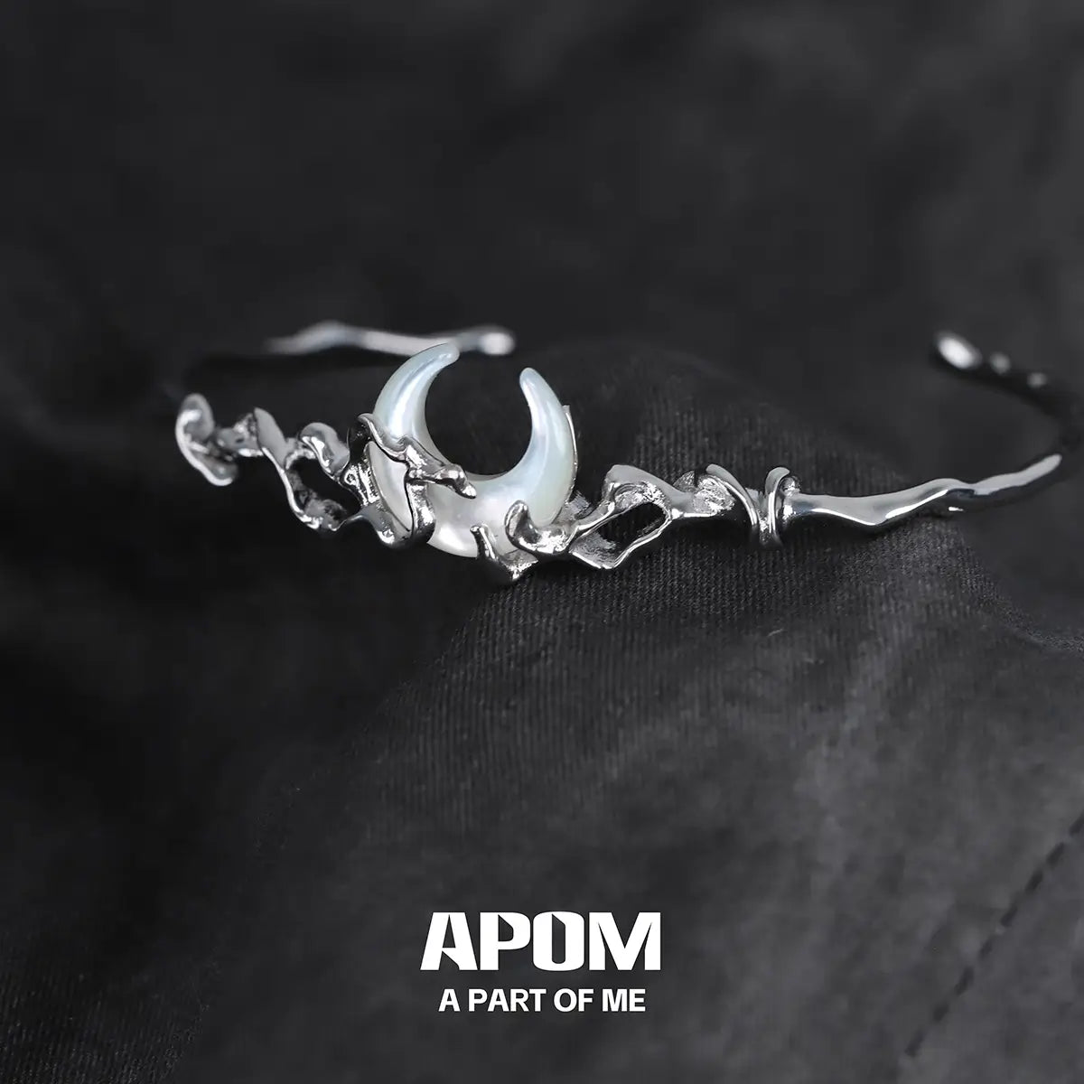MYTH OF THE MOON กำไลข้อมือเปลือกหอยเงินสเตอร์ลิง S925 ปรับขนาดได้ Bracelets™