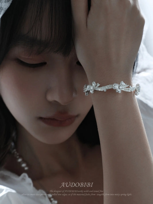 Rebellious Tenderness Platinum Plating Luxury Vintage Lace Bow-Front Bangle Bracelet™