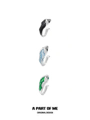 ต่างหูรูปงูจิ๋วเคลือบแพลตินัม 18k จากบ้านสลิธีริน Ear Clips™