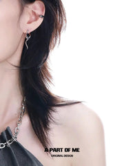 ต่างหูรูปงูจิ๋วเคลือบแพลตินัม 18k จากบ้านสลิธีริน Ear Clips™