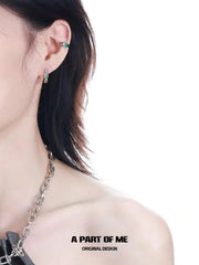 ต่างหูรูปงูจิ๋วเคลือบแพลตินัม 18k จากบ้านสลิธีริน Ear Clips™