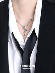 สร้อยคอรูปงูบิดเกลียวเคลือบแพลตตินัม 18k จากบ้านสลิธีริน™