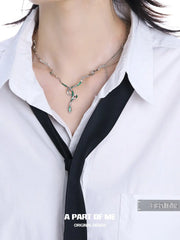 สร้อยคอรูปงูบิดเกลียวเคลือบแพลตตินัม 18k จากบ้านสลิธีริน™