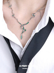 สร้อยคอรูปงูบิดเกลียวเคลือบแพลตตินัม 18k จากบ้านสลิธีริน™
