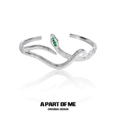 กำไลข้อมืองูเคลือบแพลตตินัม 18k จากบ้านสลิธีริน™