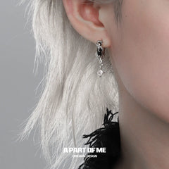 ต่างหูจี้หนังเพทาย Snake's Grasp ชุบแพลตตินัม 18K™
