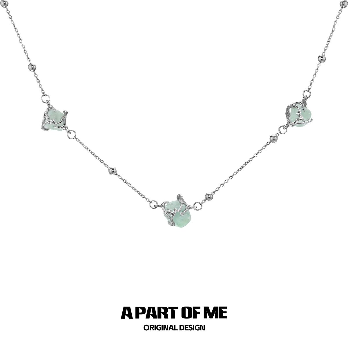 สร้อยคอโชคเกอร์ฟลูออไรต์สีเขียว Swallow Green Fluorite ชุบแพลตตินัม 18K Winged Grace™
